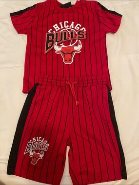 Chicago Bulls Short Sleeve & Shorts
